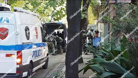 Stafi i ambasadës së Iranit largohet nga Shqipëria, nuk pranoi dorëzimin normal të godinës! RENEA futet për kontroll, më pas e merr në dorë policia (VIDEO)