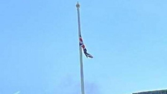 Vdes mbretëresha, flamuri në Buckingham Palace ulet në gjysmështizë