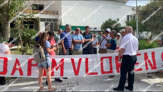Mbërrijnë dy anijet për prodhimin e energjisë në Vlorë, disa qytetarë dalin në protestë: Pasuritë natyrore s'janë të qeverisë