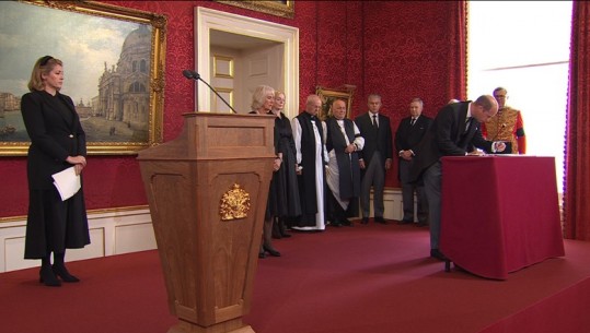 Këshilli i Aderimit shpall Mbretin Charles III sovranin e ri! Princi William dhe Mbretëresha Camilla nënshkruajnë deklaratën, ja çfarë po ndodh
