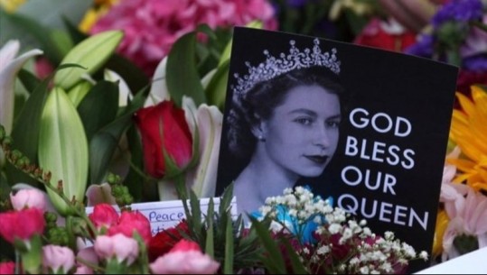 Funerali i Mbretëreshës mbahet më 19 shtator, mijëra njerëz në zi! Pas 6 orësh rrugëtim, trupi i monarkes mbërrin në Pallatin Mbretëror në Edinburg