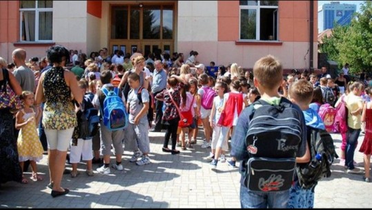 S'ka pushim më 6 dhjetor, ministrja e Arsimit: Të gjitha shkollat e Tiranës do të vijojnë mësimin normalisht