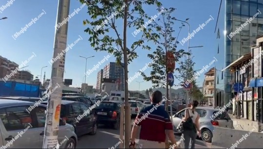 Dita e parë e shkollës, trafik i rënduar në rrugët e Tiranës (VIDEO)