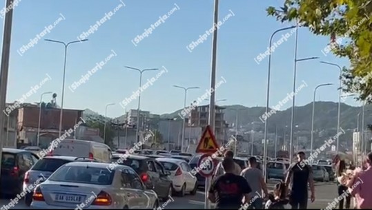 Dita e parë e shkollës, trafik i rënduar në rrugët e Tiranës