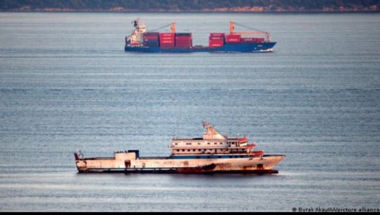 Tension në ujërat detare mes Turqisë dhe Greqisë! Anija turke qëllohet pas refuzimit të kontrollit! Turqia: U qëllua në ujërat ndërkombëtare