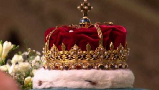 Kurora e Skocisë vendoset në arkivolin e Mbretëreshës