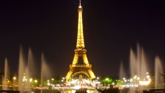 Kriza/ Franca masa drastike për të kursyer energji! Reduktohet ndriçimi në kullën Eiffel dhe institucione
