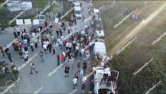 Numër i ulët i pjesëmarrësve, Report Tv sjell pamje me dron nga protesta e Metës (VIDEO)
