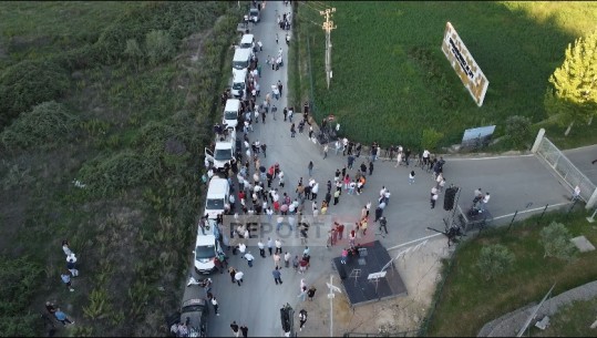 Numër i ulët i pjesëmarrësve, Report Tv sjell pamje me dron nga protesta e Metës