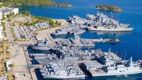 NATO mbush Mesdheun me anije dhe nëndetëse! Dy 'rivalet', Turqia dhe Greqia bashkohen për stërvitjen më të madhe detare të Aleancës