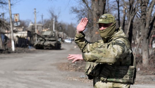Ukraina rrit trysninë ndaj forcave ruse që kanë filluar tërheqjen, a sinjalizon kjo një pikë kthese?