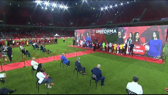 FSHF lançon projektin 'Uniforma ime', 15 mijë futbollistë përfitojnë falas materialet për stërvitje! Rama refuzon ftesën e Dukës, nuk merr pjesë në aktivitet 