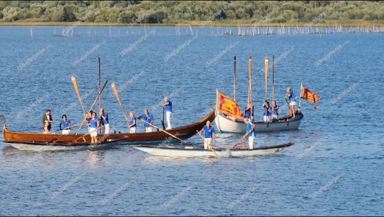 Gondolat veneciane lundrojnë në liqenin e Shkodrës, shtojnë ngjyrë dhe hijeshi në peizazhin e kësaj zone
