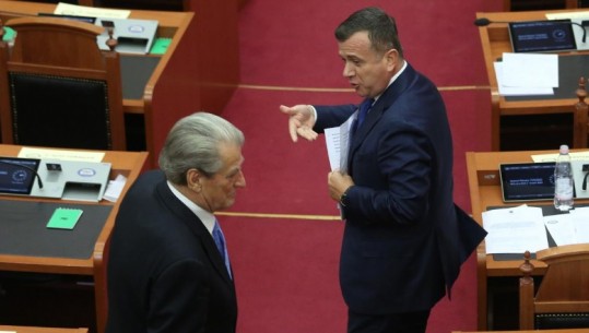 Bujar Leskaj ‘shkrin së qeshuri’ ministret, Berisha ‘përplaset’ me Ballën! Çfarë nuk u pa në Kuvend sot (FOTO)