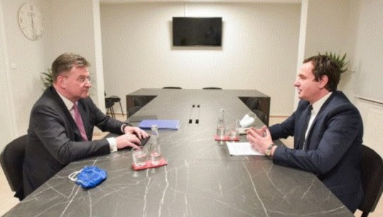 Lajçak vizitë të pa paralajmëruar në Kosovë, takohet me Kurtin! Kryeministri largohet nga seanca e Kuvendit ende pa përfunduar