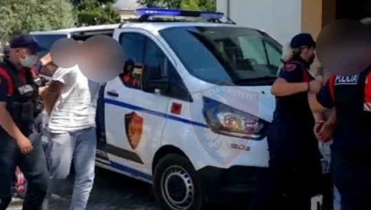 Goditen 4 raste të trafikut të emigrantëve në Vlorë, në pranga 2 persona dhe 2 të tjerë nën hetim në gjendje të lire