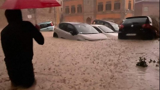 Marche në Itali shndërrohet në ‘det’ nga përmbytjet, peshkopi: Nuk mësuam asgjë nga hera e fundit e ngjashme në 2014-n