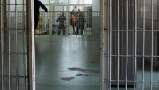 Korçë/ Pas konfliktit me 'shokët e qelisë', 30-vjeçari tenton t'i japë fund jetës në burgun e Drenovës