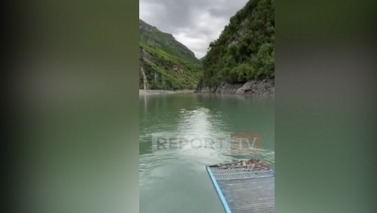 Trageti me pasagjerë në liqenin e Komanit në drejtim të Tropojës kthehet në pas, shkak bllokimi i nga inertet