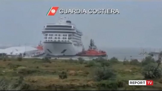 Frikë në bord/ Era e fortë në Itali ‘merr me vete’ anijen me 800 pasagjerë, stafi i portit ‘kthehet’ në heronj, ja mesazhi falënderuar që iu dha në fund