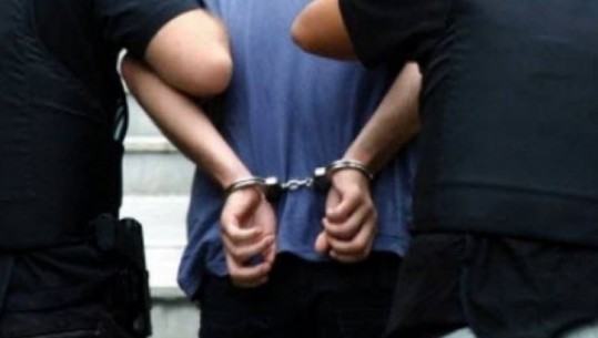 Greqi/Arrestohet 40-vjeçari shqiptar në qendër të Athinës! Iu gjetën 15 kg kanabis