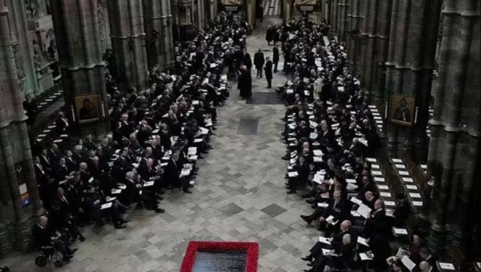 'Udhëtimi i fundit i një Mbretëreshe’, mbërrijnë të ftuarit e parë në 'Westminster Abbey', në kishën ku Elizabeth II u kurorëzua në fron 70 vite më parë