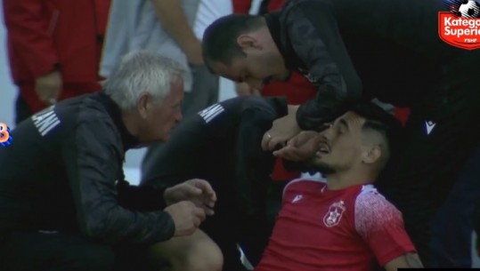 ‘Mëkatoi’ me golin, tifozët e Kukësit godasin me shishe futbollistin e Partizanit! Cara lë fushën e lojës (VIDEO)