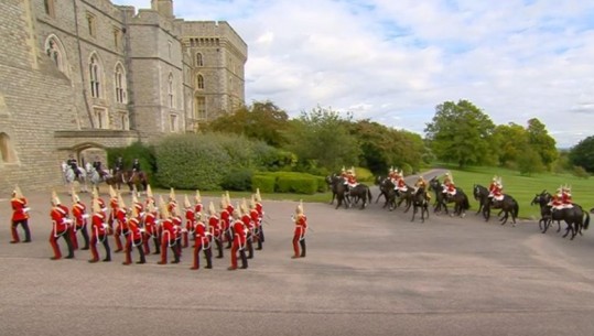 Arkivoli i Mbretëreshës mbërrin në Kështjellën e Windsor, shërbimi në kapelën e Shën Gjergjit do të jetë më intim