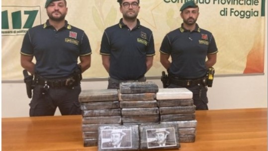 Arrestohet çifti shqiptar në Itali, iu gjendet kokainë me vlerë 5 mln euro në makinë! E kishin mbështjellë me foton e ‘Al Capones’