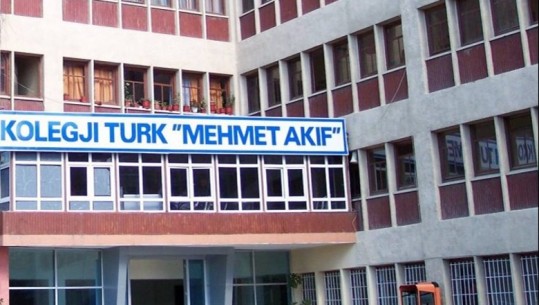 Qeveria mbyll kolegjin turk 'Mehmet Akif Ersoy' të themeluar nga organizata e Gylen! Fondacioni do të paguajë për transferimin e nxënësve  