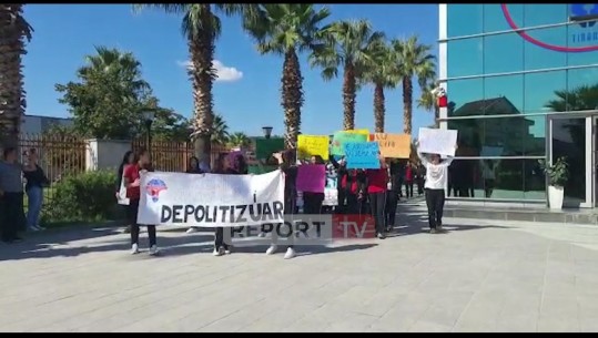 Protestë për mbylljen e kolegjit turk në Tiranë: Përgjithmonë Mehmet Akif