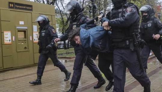 Në protestë kundër vendimit të Putin për të shkuar në luftë, mbi 600 të arrestuar