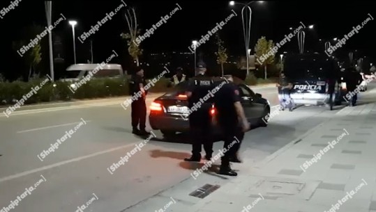 Kontrolle për makina me xhama të zinj e persona me armë, Policia e Vlorës dhe FNSH e Fierit shtojnë vigjilencën gjatë fundjavës