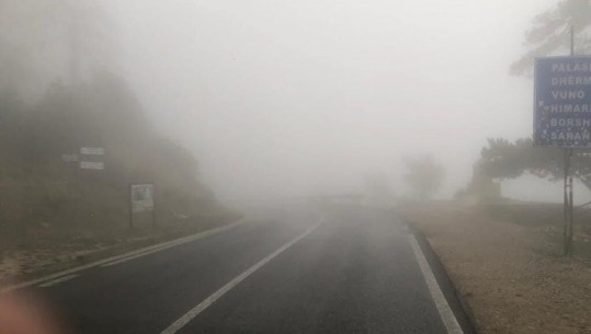 Moti i keq në Vlorë, Llogaraja mbulohet nga mjegulla! ARRSH: Drejtuesit të reduktojnë shpejtësinë! Kapiteneria: Ndalohet lundrimi i mjeteve të vogla