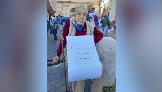 ‘Zoti na ndihmoftë’, fotoja e të moshuarit bën xhiron e rrjetit në Itali: Linda në kohën e Mussolinit nuk dua të vdes me Melonin