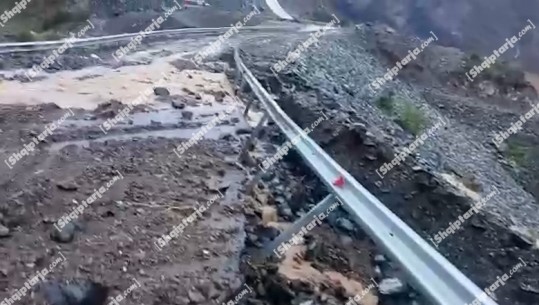 VIDEO/ Bllokohet aksi Rrëshen-Bukmirë, rruga dëmtohet për shkak të rrëshqitjes së tokës