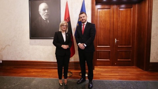 Nikolla dhe Balla presin ministrin shqiptar të Malit të Zi! Kryetarja e Kuvendit: Të kemi mbledhje të përbashkëta mes 2 qeverive 