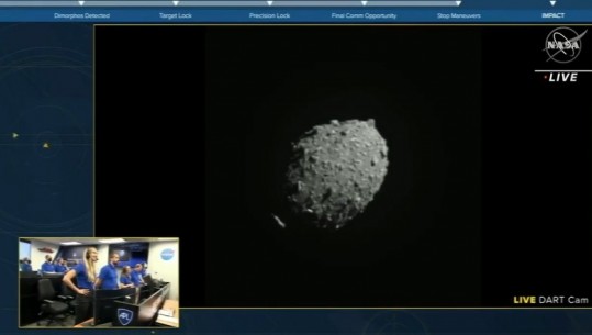 Videolajm/ Anija kozmike përplaset me një asteroid