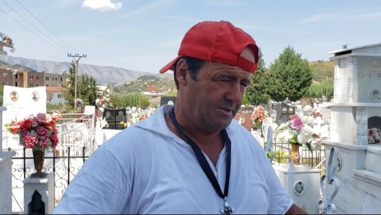 Dhunohen varret në Berat, vidhen vazot e bronzit! Roja: Shiten në pikat e skrapit, policia të veprojë