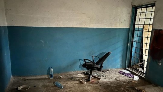 ‘Të burgosurit kanë gdhendur lutje në mure’, zbulohet një tjetër dhomë torture në Ukrainë
