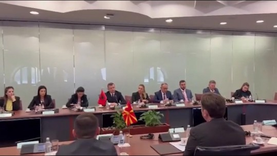 Balla në Shkup, takon presidentin e Maqedonisë së Veriut: Duhet të bashkëpunojmë më tepër kundër përpjekjeve të Rusisë për të minuar demokracinë
