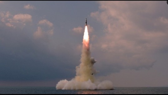 Koreja e Veriut lëshon edhe dy raketa balistike