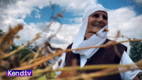 84-vjeçarja që kurrë nuk e ‘tradhtoi’ veshjen e fshatit, me të shkoi edhe në Gjermani
