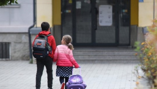 Pas 5 javësh grevë të mësimdhënësve, nxënësit kthehen në shkolla në Kosovë