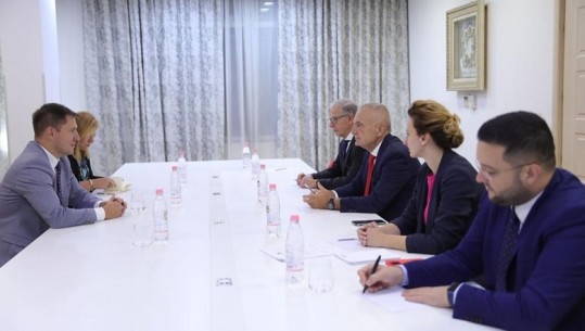 Meta takon ambasadorin çek: Të punojmë për integrimin e Shqipërisë në BE
