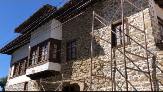 Nis restaurimi i shtëpive të Vangjush Mios e vëllezërve Içka në Korçë, bonusi i rijetëzimit të dy godinave historike, 6 milionë lekë
