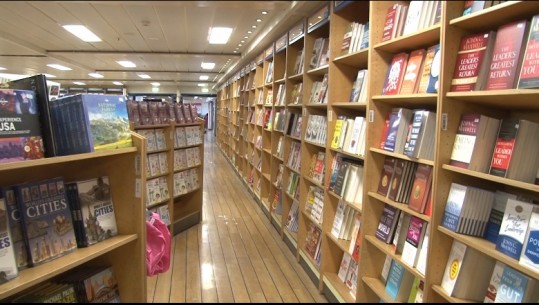 Pas Vlorës, libraria më e madhe lundruese në botë shkon në portin e Durrësit! ‘Logos hope’ udhëton me 5000 tituj librash në 150 vende
