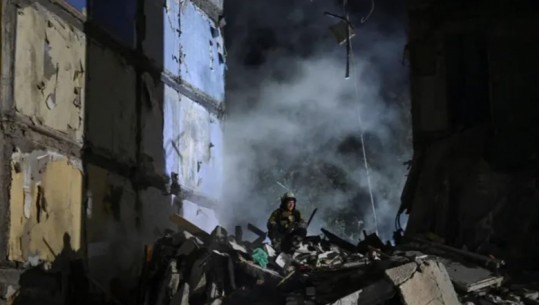 Të paktën 17 të vdekur nga bombardimet e banesave në Zaporizhzhia