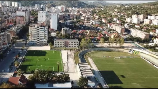 VIDEOLAJM/ Rama publikon pamje nga fusha e re e futbollit në Kompleksin Sportiv të Lushnjes