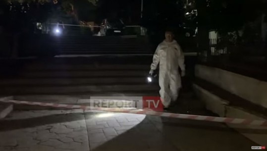 Plagosja me armë zjarri në Vlorë, pas debatit në lokal, i riu mori në shtëpi pistoletën dhe qëlloi në këmbë 19-vjeçarin! Autori u largua me makinë